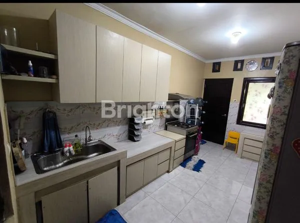 image RUMAH HOOK MEWAH 3 LANTAI SEMI FURNISH DI KOTA BARU PARAHYANGAN (2)