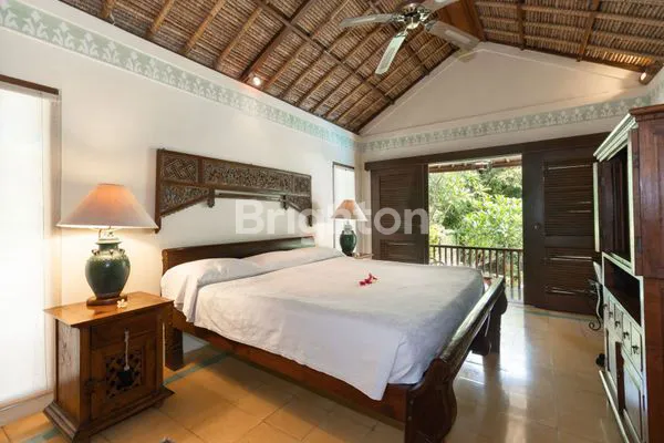 image VILLA MEWAH 3+1 BR DI CANGGU, 1115M2, DEKAT PANTAI ECHO BEACH (7)