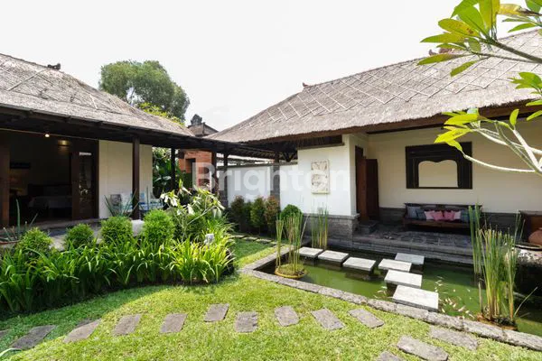 image VILLA MEWAH 3+1 BR DI CANGGU, 1115M2, DEKAT PANTAI ECHO BEACH (8)