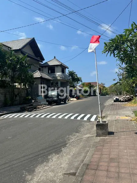 image RUMAH MEWAH 2 LANTAI DI PERMATA NUSA DUA, 4KT, SHM (3)