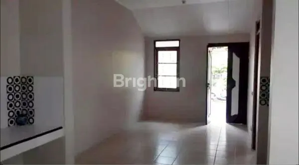 image RUMAH CANTIK SIAP HUNI DENGAN DESIGN MODERN, DI LIPPO VILLAGE! LOKASI STRATEGIS DAN LINGKUNGAN YANG TENANG. COCOK UNTUK KELUARGA KECIL ATAU INVESTASI (4)