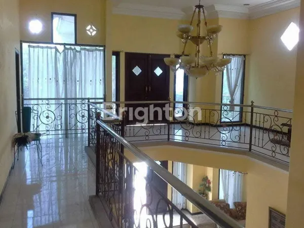 image RUMAH MEWAH SURODINAWAN PUSAT KOTA MOJOKERTO (5)