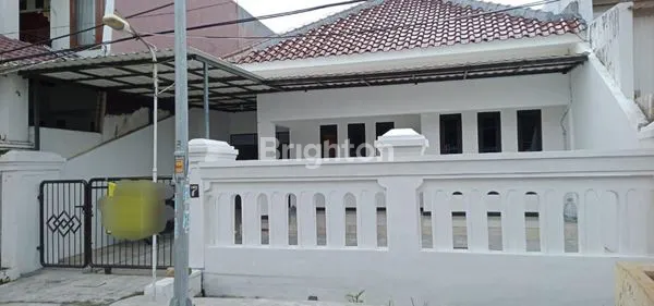 RUMAH DI TENGGILIS MEJOYO