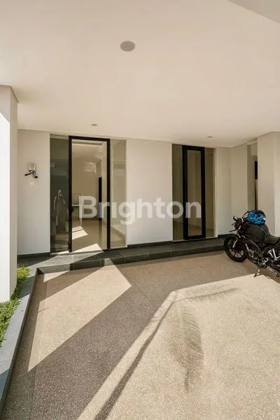 image RUMAH MEWAH 3 LANTAI DI TELAGABODAS DEKAT SIMPANG LIMA & AKPOL (5)