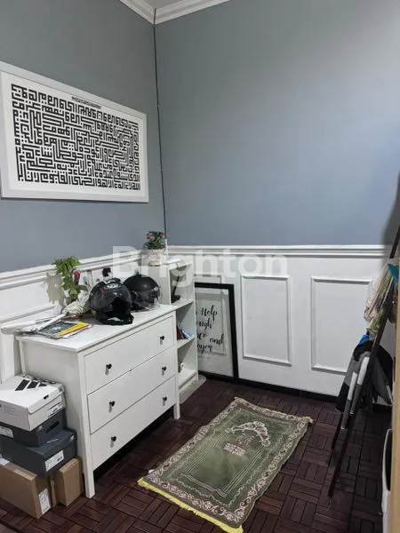 image RUMAH CLUSTER 2,5 LANTAI DI PURI BETA LARANGAN TANGERANG – RENOVASI TOTAL, SIAP HUNI (2)