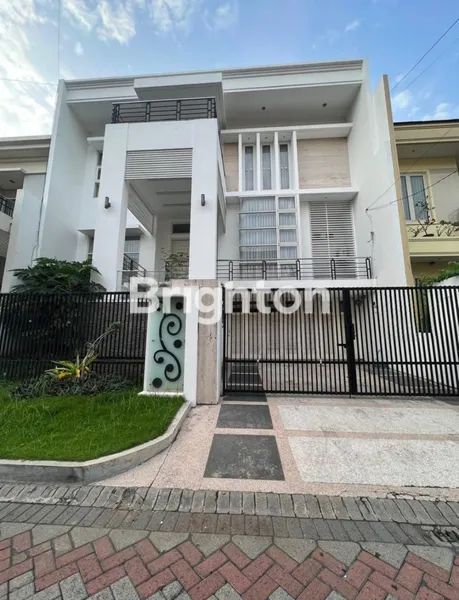 RUMAH 3 LANTAI SIAP HUNI BAGUS MEWAH ARAYA 1 DEKAT RAYA MERR PURI GALAXY KERTAJAYA INDAH DHARMAHUSADA PAKUWON CITY