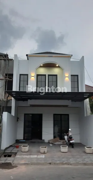 image RUMAH 2 LANTAI AMERICAN MODERN STYLE MEWAH BARU GRESS KLAMPIS DEKAT ARAYA MANYAR TOMPOTIKA KERTAJAYA INDAH DHARMAHUSADA (1)