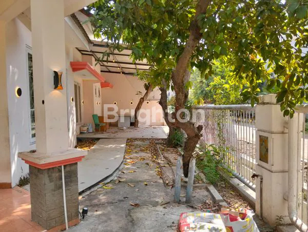 image RUMAH SEWA 2 LANTAI DI RUNGKUT MAPAN, 8 KAMAR – SANGAT FLEKSIBEL UNTUK BISNIS ATAU KELUARGA (2)