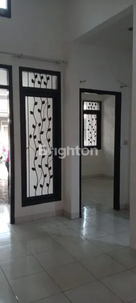 image RUMAH CANTIK STRATEGIS AREA BINTARO TANGERANG (5)