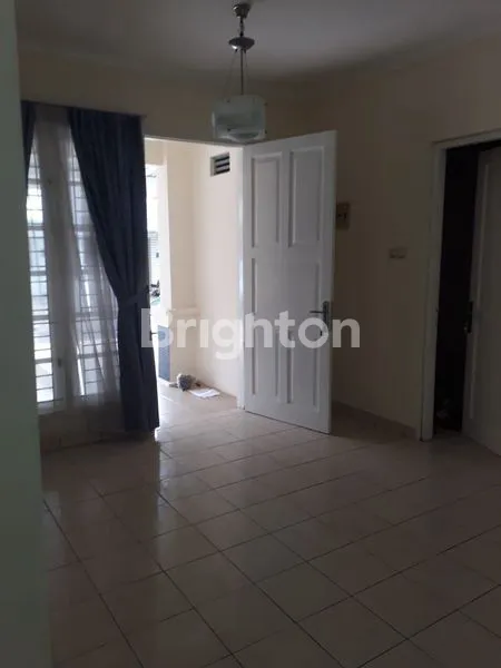 image RUMAH SEWA DENGAN 3KT, LOKASI STRATEGIS, DEKAT PINTU TOL, DI KOTA WISATA CIBUBUR, BOGOR, JAWA BARAT (2)