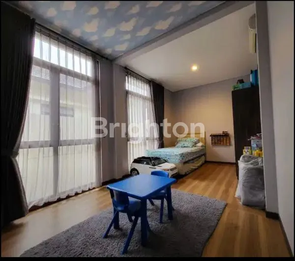 image RUMAH MEWAH 3 LANTAI DENGAN KOLAM RENANG PRIBADI (8)