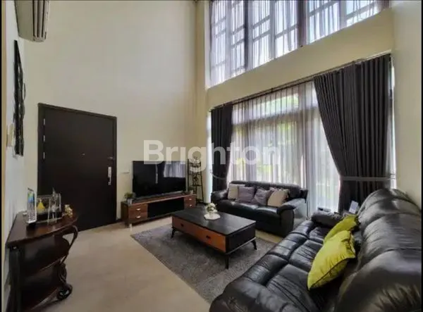 image RUMAH MEWAH 3 LANTAI DENGAN KOLAM RENANG PRIBADI (3)