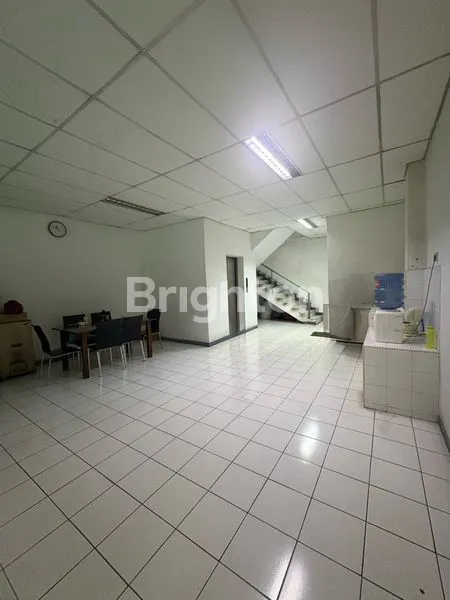 image RUKO 5,5 LANTAI + LIFT DI CIDENG TIMUR, STRATEGIS & GANDENG (3)