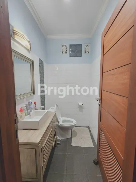 image RUMAH MEWAH 5BR DI CANGGU, VIEW GUNUNG, ROOFTOP TERRACE (5)