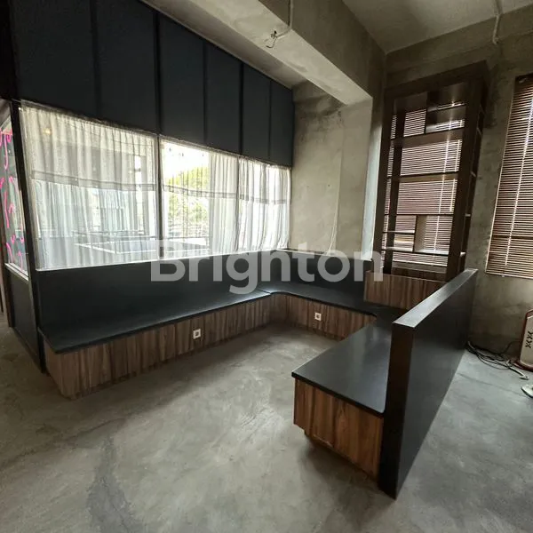 image GEDUNG 4 LANTAI STRATEGIS DI RUNGKUT, SIAP JADI RESTO & BAR MODERN DENGAN PARKIR LUAS! (5)