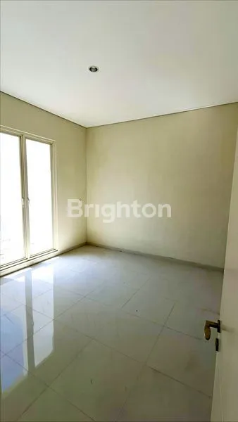 image RUMAH  2 LT SIAP HUNI KONDISI BARU DAN TERAWAT CLUSTER TERDEPAN DELTA SARI DEKAT TOLL WARU DAN TERMINAL JUANDA (3)