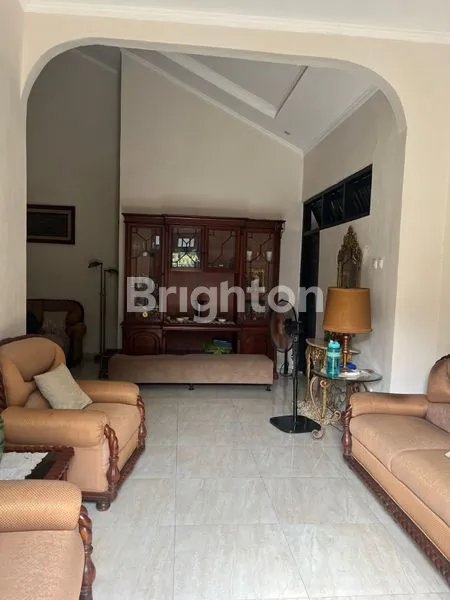 image RUMAH NYAMAN DI CIPUTAT, LT 210M², LB 180M², 5 KT, POSISI HOOK (3)