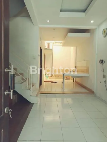 image RUMAH 2 LANTAI SIAP HUNI  - 3KT 3KM STRATEGIS (2)