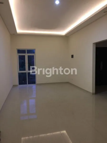 image RUMAH BAGUS 3 LANTAI SIAP HUNI KEBUN JERUK  (4)