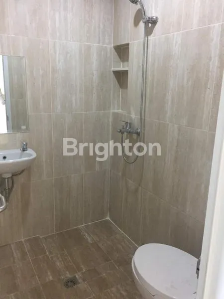 image RUMAH BAGUS 3 LANTAI SIAP HUNI KEBUN JERUK  (6)