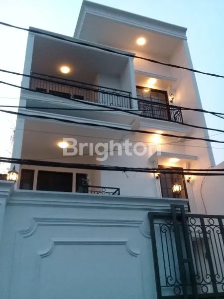 image RUMAH BAGUS 3 LANTAI SIAP HUNI KEBUN JERUK  (2)