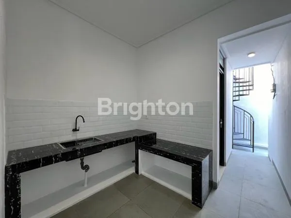 image NEW HOUSE 2 LANTAI MODERN STYLE RUNGKUT ASRI (3)