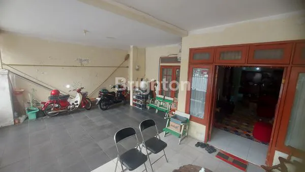 image RUMAH 1,5 LANTAI MINIMALIS DI PANDUGO BARU, LOKASI STRATEGIS, ONE GATE SYSTEM, SECURITY 24 JAM, 5 MENIT KE KAMPUS UPN, RAYA MERR DAN RSUD EKA CANDRARINI (NON FURNISHED) (2)