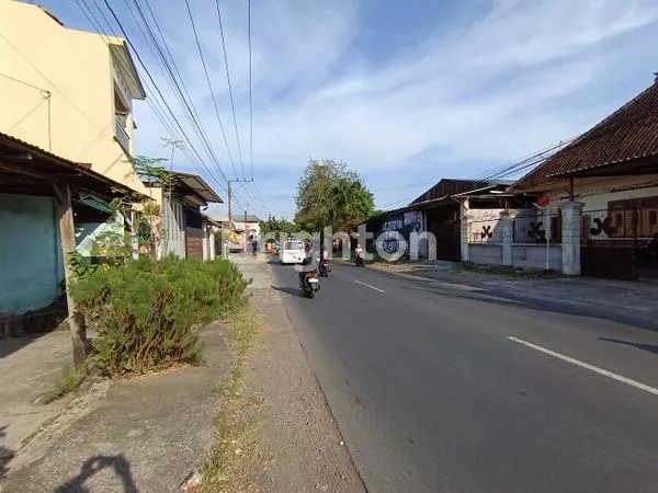 image DIJUAL BANGUNAN MURAH, LUAS DAN SRATEGIS DI PINGGIR JALAN BESAR BEKONANG, SANGAT COCOK UNTUK RUKO, KANTOR DAN RUMAH TINGGAL, DSB (3)