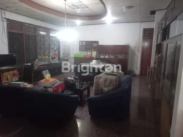image DIJUAL RUMAH INDUK DAN KOS KOSAN DI KETINTANG (1)