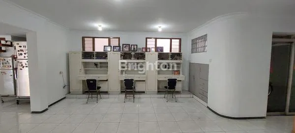 image RUMAH TERAWAT SIAP HUNI DENGAN BENTUK TANAH LETER L (4)