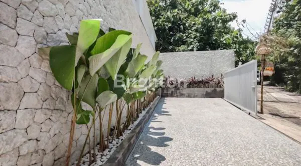image VILLA SUASANA NYAMAN DAN TENANG COCOK UNTUK YANG SUKA KESUNYIAN DI SAWANGAN NUSA DUA (2)