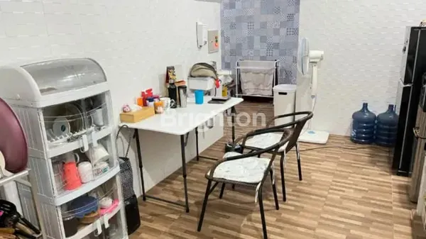 image RUMAH FULL FURNISHED 2 LANTAI DI DAMARSI BUDURAN SIDOARJO (8)