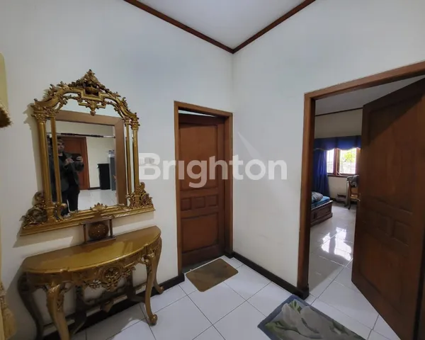 image RUMAH BESAR DAN MEWAH DI KOMPLEKS ELIT SETRA SARI BANDUNG UTARA KOTA BANDUNG. (2)
