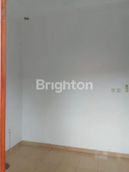 image RUMAH SIAP HUNI 2 LANTAI DI MATRAMAN JAKARTA TIMUR (3)