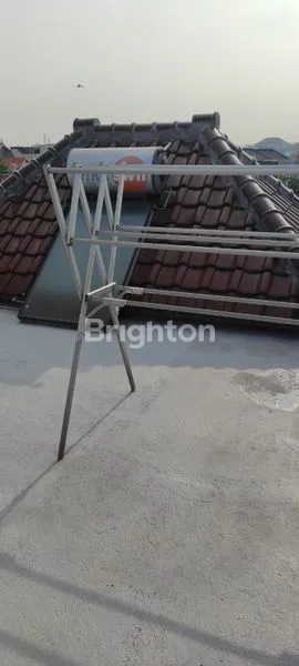 image RUMAH SIAP HUNI 2 LANTAI DI MATRAMAN JAKARTA TIMUR (8)