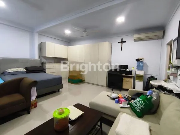 image RUMAH 4 LANTAI STRATEGIS DEKAT KAMPUS & TOL – MERUYA SELATAN (4)