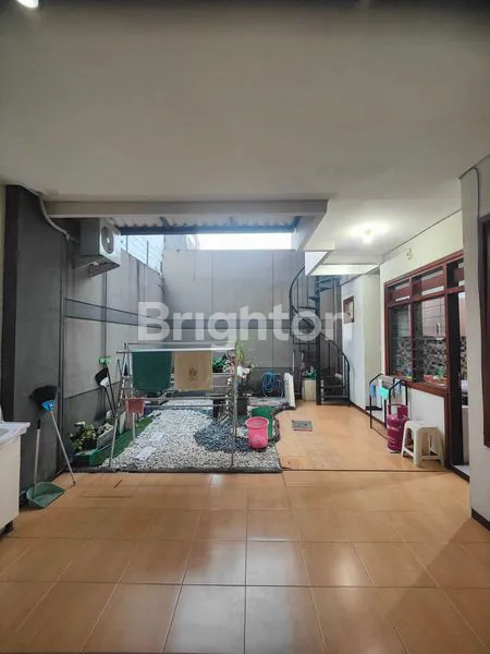 image RUMAH SIAP HUNI SIMPANG DARMO PERMAI SELATAN (SDPS) SURABAYA, LOKASI STRATEGIS DEKAT DENGAN PAPAYA SUPERMARKET DAN PAKUWON MALL (7)