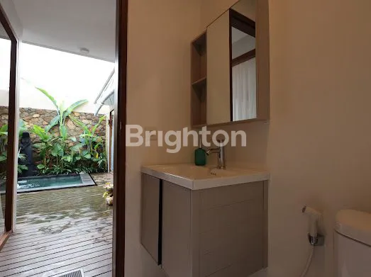 image VILLA WHITE STONE MEWAH DAN CANTIK DALAM PERUMAHAN DI MUNGGU (8)