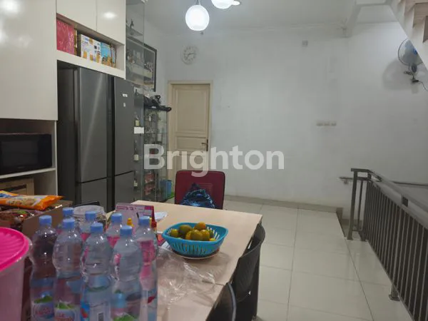 image RUMAH SIAP HUNI MERUYA DEKAT PUSAT KULINER JAKARTA BARAT (5)