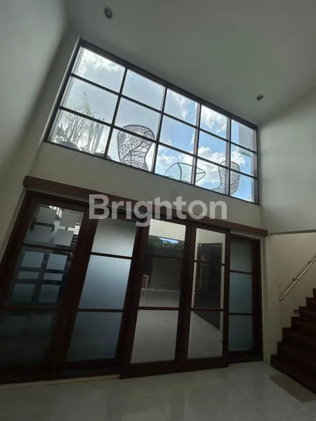 VILLA MEWAH DI KAWASAN SEMINYAK