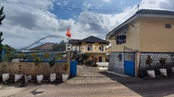 image DIJUAL VILLA MEWAH OLD MONEY DI TAWANGMANGU, VIEW SANGAT ISTIMEWA, LOKASI DEKAT AIR TERJUN GEROJOGAN SEWU!!! (6)