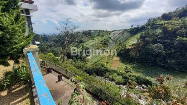 image DIJUAL VILLA MEWAH OLD MONEY DI TAWANGMANGU, VIEW SANGAT ISTIMEWA, LOKASI DEKAT AIR TERJUN GEROJOGAN SEWU!!! (8)