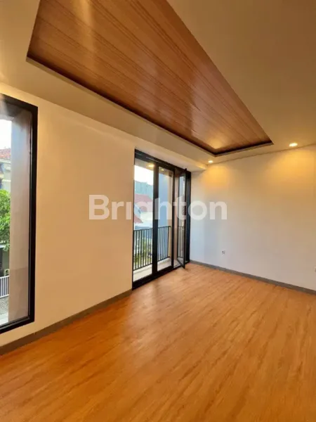 image DEPAN TAMAN 3 LANTAI DKT RAYA MERR,BANDARA JUANDA,TOL TAMBAK SUMUR,MITRA KELUARGA PONDOK TJANDRA,RUNGKUT ASRI,UPN PEMBANGUNAN NASIONAL VETERAN,POLITEKNIK PELAYARAN GUNUNG ANYAR POLTEKPEL,MEDOKAN,TENGGILIS MEJOYO,GRAHA YKP,MASJID ASSALAM (5)