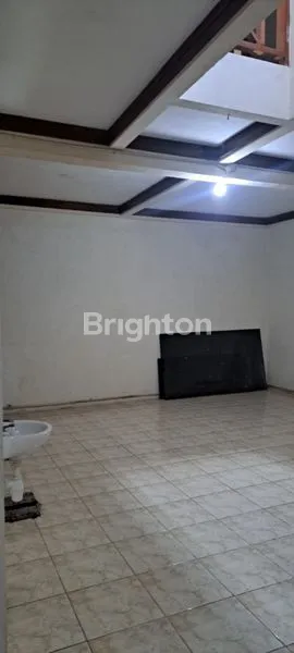 image RUMAH SIAP HUNI 2 LANTAI MINIMALIS DI PANDUGO BARU, LOKASI STRATEGIS, ONE GATE SYSTEM, SECURITY 24 JAM, 5 MENIT KE KAMPUS UPN, RAYA MERR DAN RSUD EKA CANDRARINI (NON FURNISHED) (4)