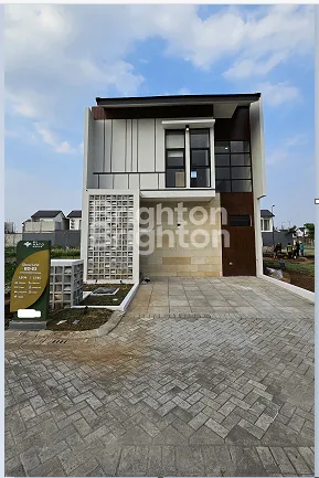 image DIJUAL RUMAH 2 LANTAI DI SHOJILAND (1)