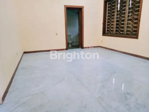 image RUMAH BANGUNAN BELANDA, DI PUSAT KOTA SURABAYA, 0 JALAN DIPONEGORO, COCOK UNTUK CAFE ATAU KANTOR (1)