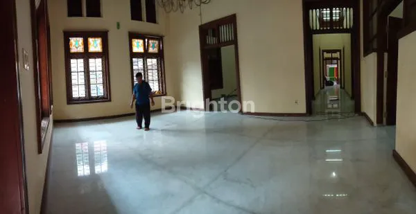 image RUMAH BANGUNAN BELANDA, DI PUSAT KOTA SURABAYA, 0 JALAN DIPONEGORO, COCOK UNTUK CAFE ATAU KANTOR (2)