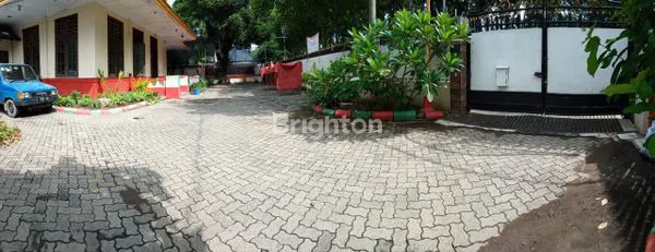 image RUMAH BANGUNAN BELANDA, DI PUSAT KOTA SURABAYA, 0 JALAN DIPONEGORO, COCOK UNTUK CAFE ATAU KANTOR (3)