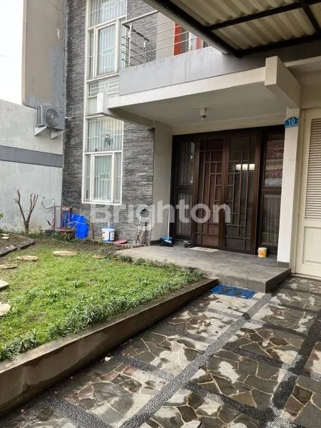 image SIMPANG DARMO PERMAI SELATAN , RUMAH BAGUS TERAWAT 2LANTAI DEKAT PAKUWON MALL (2)