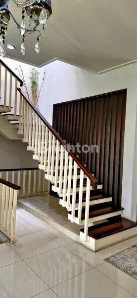 image RUMAH MEWAH FURNISHED 2 LANTAI DI JATIPADANG PASAR MINGGU JAKARTA SELATAN  (7)